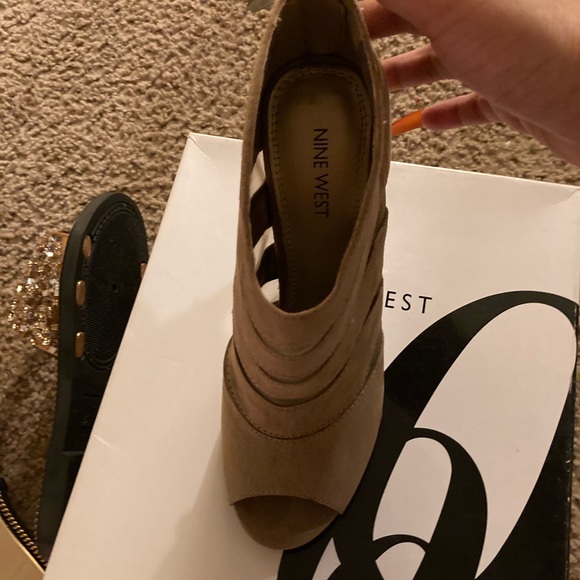 Heels - Picture 4 of 9